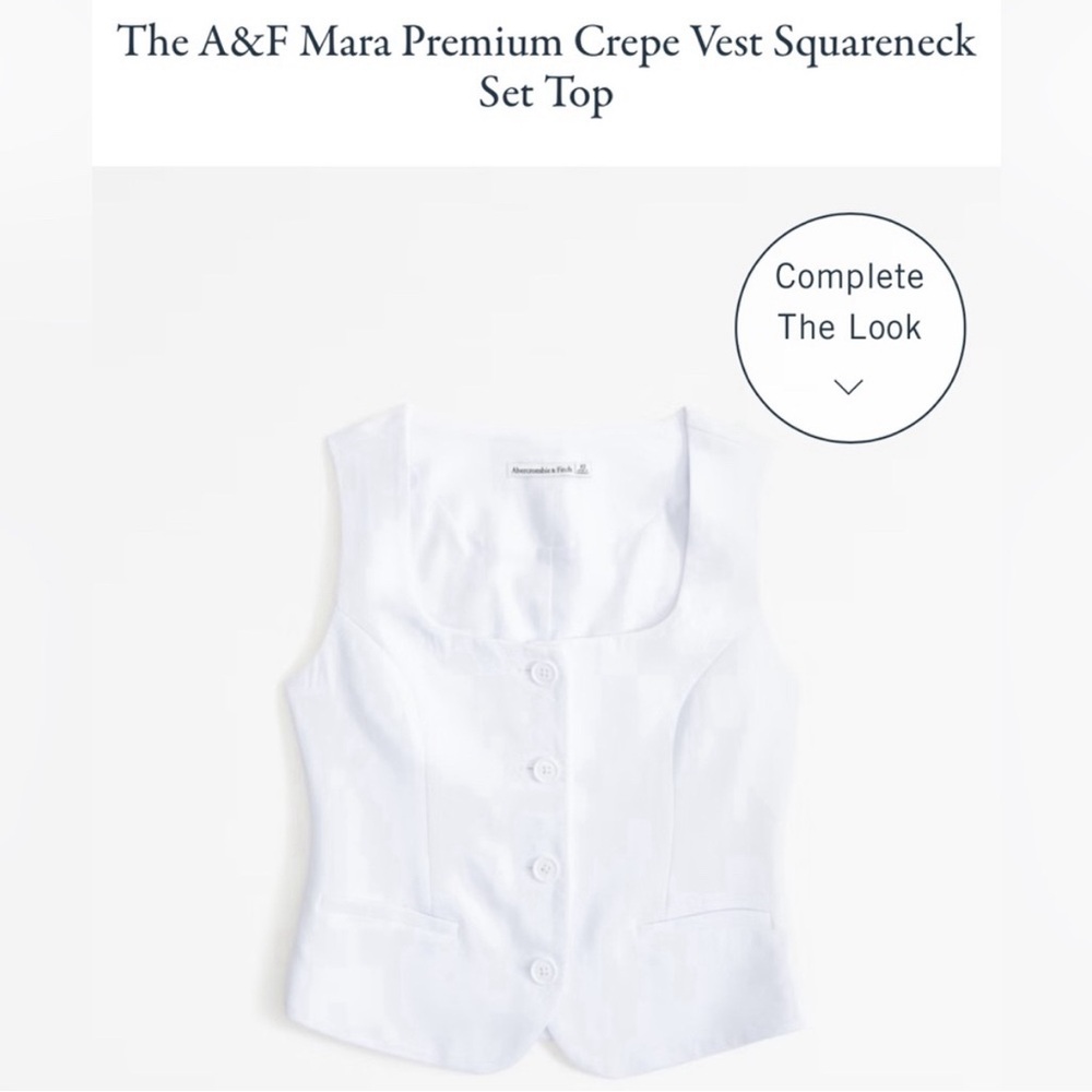 The A&F Mara Premium Crepe Vest Squareneck Set Top
Size: M